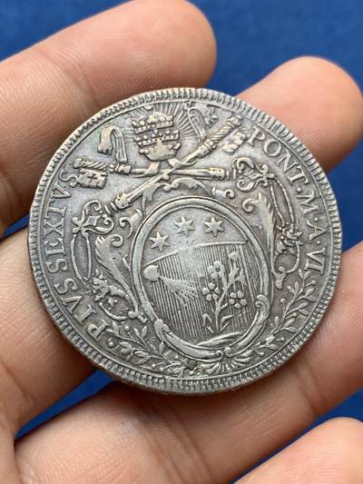 《竞宝斋》第406场 周日，周一，2场连拍 （全场包邮） 意大利教皇国1780年教皇庇护六世斯库多大银，彩色油性老包浆 边缘有焊接痕迹