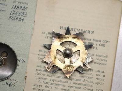 大猫徽章拍卖 第275期 苏联43一卫 带证 档案齐全 银轮