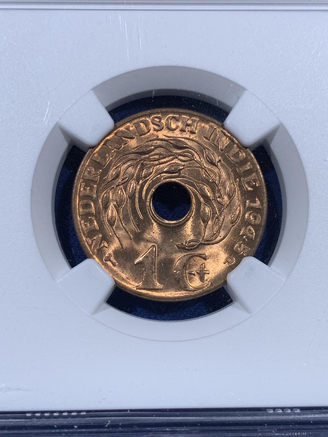 《竞宝斋》第406场 周日，周一，2场连拍 （全场包邮） NGC MS65RD 荷属东印度1945年一分，有趣的中孔铜币，BU好品