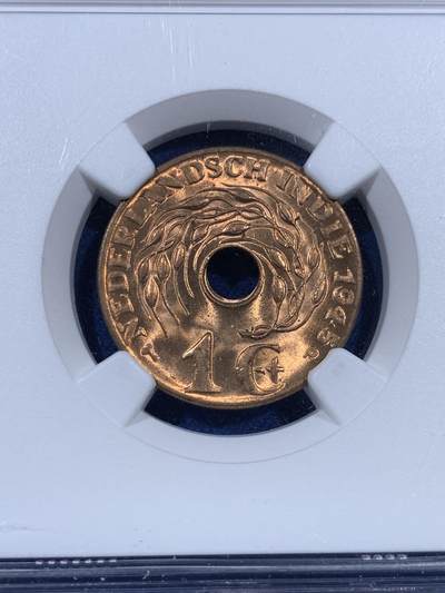 《竞宝斋》第406场 周日，周一，2场连拍 （全场包邮） NGC MS65RD 荷属东印度1945年一分，有趣的中孔铜币，BU好品