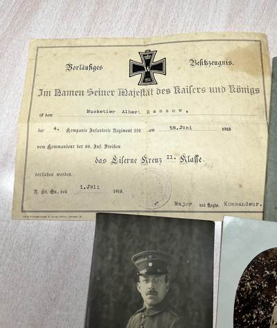 大猫徽章拍卖 第275期 德国一战二铁证书照片