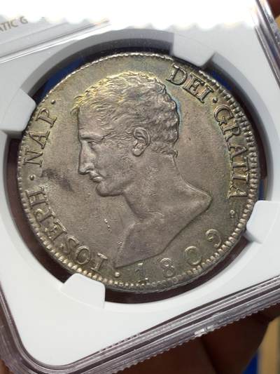 《竞宝斋》第406场 周日，周一，2场连拍 （全场包邮） NGC MS61 法占西班牙1809年波拿巴国王20R大银币，约瑟夫.波拿巴，拿破仑的长兄，拿破仑帝国下的西班牙国王。此枚双面深打，细节很好，幽绿彩包浆，绝美状态