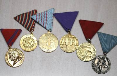 大猫徽章拍卖 第275期 南斯拉夫周年纪念奖章一组