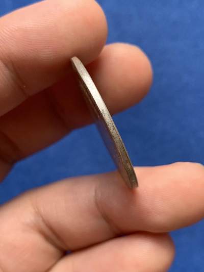 《竞宝斋》第406场 周日，周一，2场连拍 （全场包邮） 爱七加冕银章，matte磨砂工艺，纸袋包浆，品相极好，30.8mm，12.6克。