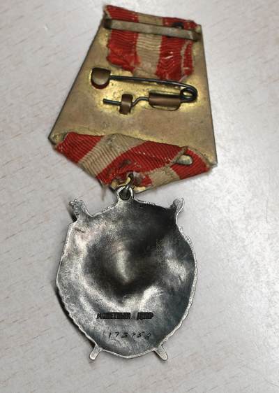 大猫徽章拍卖 第275期 苏联双红旗一卫套 档案齐全 全部原配银轮