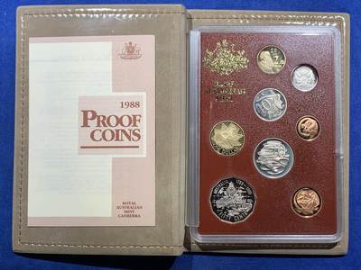 《竞宝斋》第406场 周日，周一，2场连拍 （全场包邮） 澳大利亚1988年官方精制套币小本子带证书