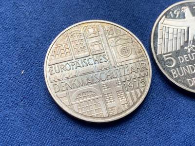 《竞宝斋》第406场 周日，周一，2场连拍 （全场包邮） 两枚一组 德国1975年5马克银币，625银，总重约22.3g，欧洲文物年纪念。