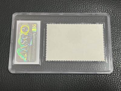 洪涛臻品批发群 精选邮票限时拍卖第1119期  J2国庆新 人气票，ASG85OG，中盒，版撕送评，严评低分，版票成本9000+，单枚裸票成本300大几十块，中盒评级费150，评级成本500左右/枚。85低分高品质货，注意捡漏