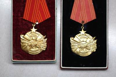 大猫徽章拍卖 第275期 南斯拉夫勇敢勋章一组