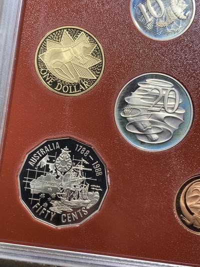 《竞宝斋》第406场 周日，周一，2场连拍 （全场包邮） 澳大利亚1988年官方精制套币小本子带证书