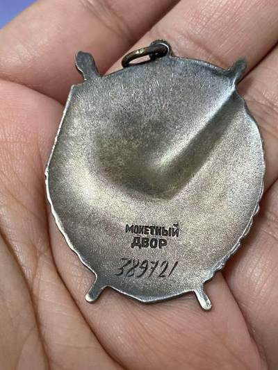 苏联勋章奖章1月5日晚上九点结束在麦稀奇 找不到的加我qq或者微信都是184277308备注苏章拍卖。最好加微信群每次都会通知还有提前可以一口价的 最近会持续拍卖一些东西。 苏联抗美援朝红旗勋章 （大珍） 389721 击落佩刀F86 另击伤一架 好品无磕碰 原环未开  档案齐全 53.7.14法令 14 июля 1953 г. Указ за Корею. 之前太平洋舰队航空团参加过对日作战 之后驾驶米格15入朝作战 有回忆录记录了当时对战 佩刀F86 这种战机的艰难 各种资料都已经翻译 入朝作战击落超音速飞机的战功非常稀有 可遇不可求