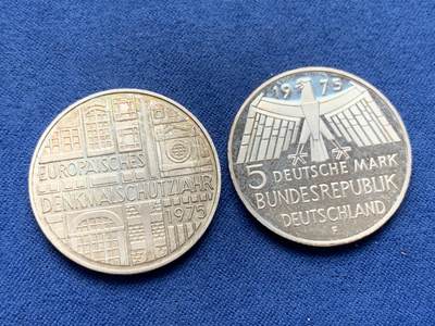 《竞宝斋》第406场 周日，周一，2场连拍 （全场包邮） 两枚一组 德国1975年5马克银币，625银，总重约22.3g，欧洲文物年纪念。