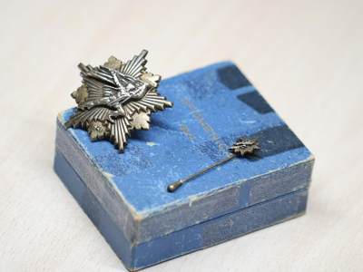 大猫徽章拍卖 第275期 南斯拉夫1941年游击队员纪念章带盒