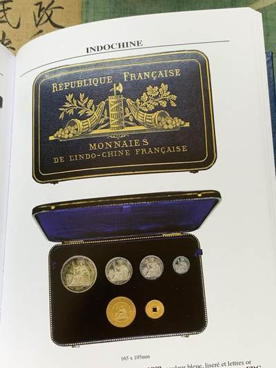 《竞宝斋》第406场 周日，周一，2场连拍 （全场包邮） 全新未开封 法属印支硬币及代币目录，包含东南亚各国法国占领期间发行货币，坐洋，大小富以及鹿头等均有详细版别介绍。
