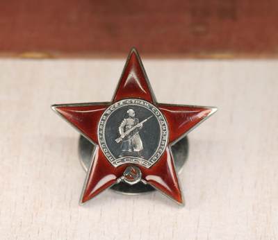 大猫徽章拍卖 第275期 苏联双红旗一卫套 档案齐全 全部原配银轮