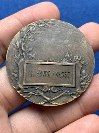 《竞宝斋》第406场 周日，周一，2场连拍 （全场包邮） 法国女神铜章 40.7克 45.2mm 三角铜标