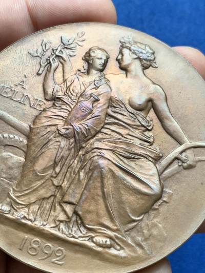 《竞宝斋》第406场 周日，周一，2场连拍 （全场包邮） 1892年法国大铜章 政治家Jules Meline纪念（Ponscarme作品）少见款，带原盒。背面清凉装女神漂亮。尺寸：68mm，重：141g