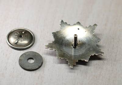 大猫徽章拍卖 第275期 南斯拉夫1941年游击队员纪念章带盒