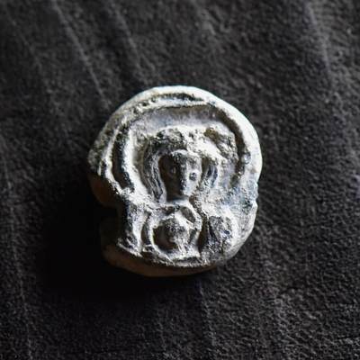 【良泉】第36期【直播场】8月21日晚19.30点开拍！173组，西方古代钱币、杂项专场 -  【藏家出品D】【拜占庭】高级宗教官员，圣母怀抱圣子铅封，9-12世纪，4.88克