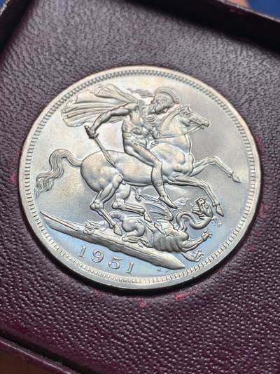 《竞宝斋》第406场 周日，周一，2场连拍 （全场包邮） 英国1951镍马剑乔治六世克朗 带红色原盒