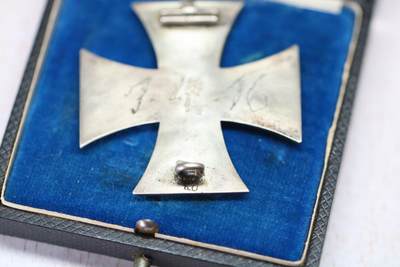 大猫徽章拍卖 第275期 一战帝德一级铁十字勋章，带原盒，ko厂标，背刻有得主获得时间，漆面良好