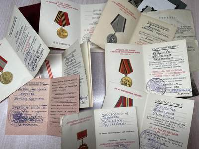 大猫徽章拍卖 第275期 苏联战功红星套 档案齐全 女军官事迹