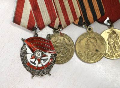 大猫徽章拍卖 第275期 苏联红旗联排一组