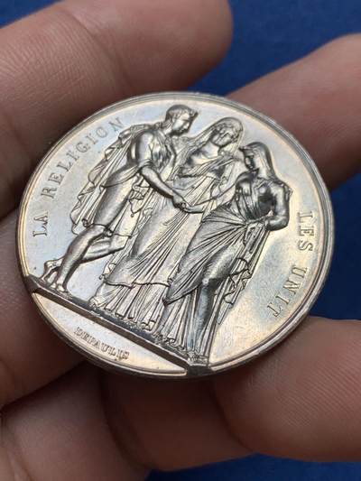 《竞宝斋》第406场 周日，周一，2场连拍 （全场包邮） 法国1905婚姻与爱情纪念银章，21.65g，36.3mm，丰饶角银标。