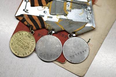 大猫徽章拍卖 第275期 苏联战功联排一组