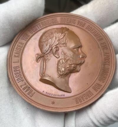 掌中浮雕-藏着的欧洲第032场 1873年奥地利维也纳世界博览会纪念大铜章，70mm，奥地利著名章牌雕刻家约瑟夫.托藤海因（Josef Tautenhayn）作品