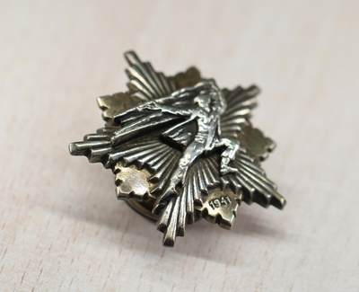 大猫徽章拍卖 第275期 南斯拉夫1941年游击队员纪念章带盒