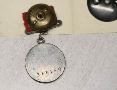 大猫徽章拍卖 第275期 苏联战功红星套 档案齐全 女军官事迹