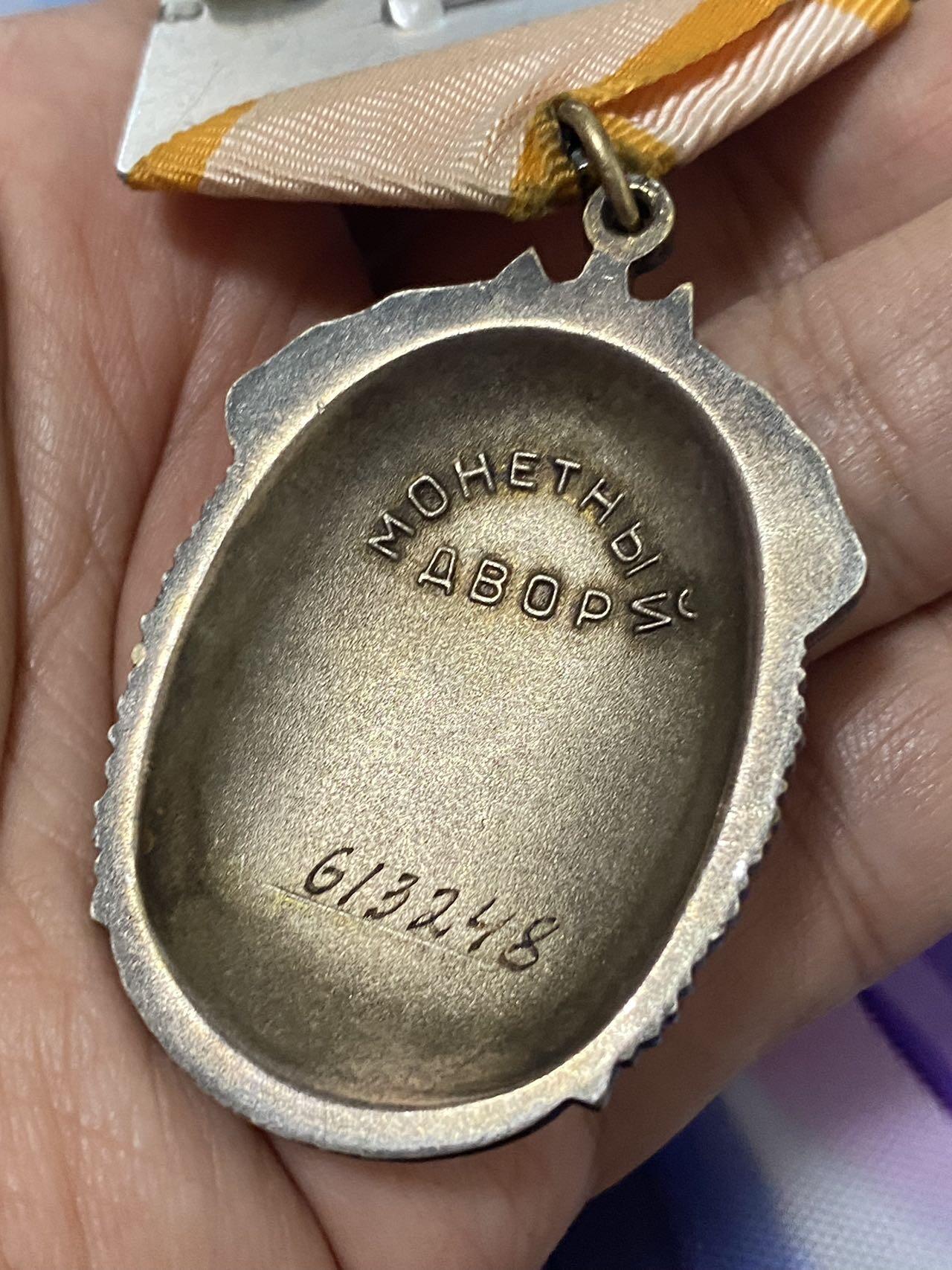 苏联勋章拍卖 8月6日结束 本次有抗美援朝苏联飞行员红旗 击落佩刀F86战机的红旗参拍 机不可失失不再来 找不到的加我qq或者微信都是184277308备注苏章拍卖。最好加微信群每次都会通知还有提前可以一口价的 最近会持续拍卖一些东西。