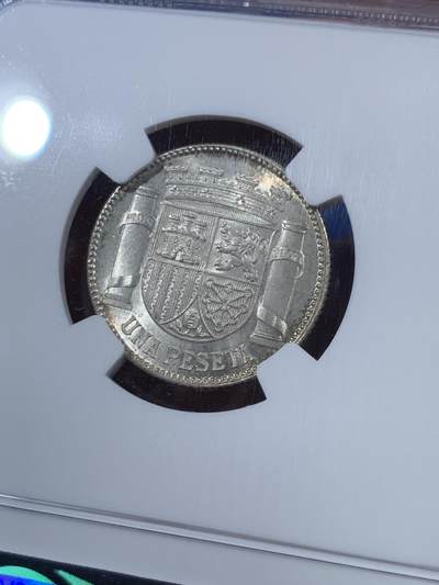 《竞宝斋》第406场 周日，周一，2场连拍 （全场包邮） NGC MS65 西班牙1933年内战时期拿花1比塞塔银币 高分稀少