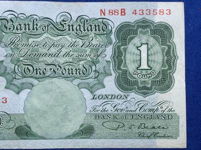 《竞宝斋》第406场 周日，周一，2场连拍 （全场包邮） 两张一组 英国A序列1镑纸币 品相不错