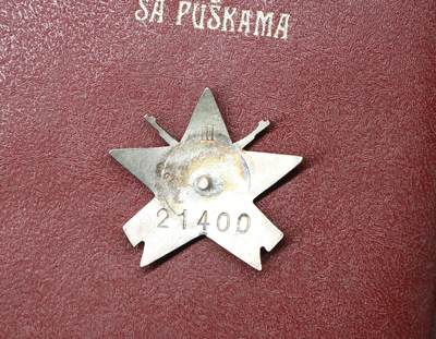 大猫徽章拍卖 第275期 南斯拉夫萨版三级游击队带盒