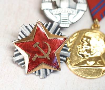 大猫徽章拍卖 第275期 南斯拉夫周年纪念奖章一组