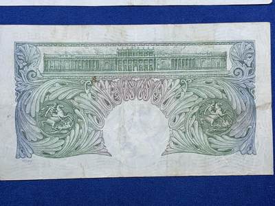 《竞宝斋》第406场 周日，周一，2场连拍 （全场包邮） 两张一组 英国A序列1镑纸币 品相不错