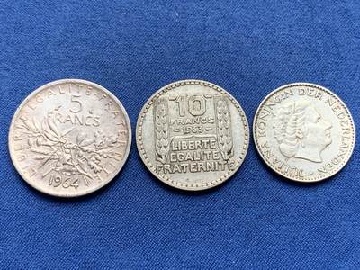 《竞宝斋》第406场 周日，周一，2场连拍 （全场包邮） 三枚一组 1964年法国5法郎银币+1933年10法郎银币+荷兰1955年一盾银币 总重约28.4克