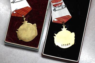 大猫徽章拍卖 第275期 南斯拉夫勇敢勋章一组