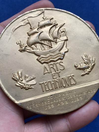 《竞宝斋》第406场 周日，周一，2场连拍 （全场包邮） 名家名作大师DAMMANN作巴黎艺术与技术博览会镀金银质大章 219.1克 76.9mm 丰饶角2银 带盒   银质罕见 值得收藏