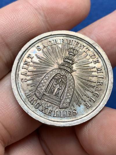 《竞宝斋》第406场 周日，周一，2场连拍 （全场包邮） 1820年布鲁塞维禧年银质奖章，图案精美少见。直径：31.8mm、重：13.6g