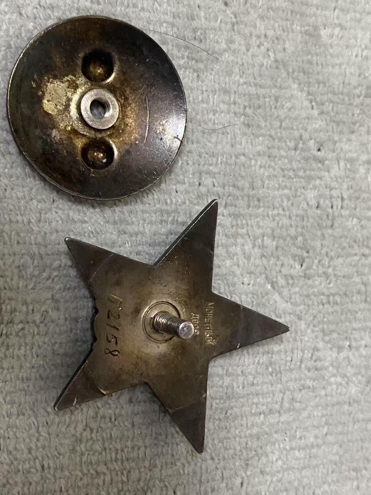 苏联勋章拍卖 8月6日结束 本次有抗美援朝苏联飞行员红旗 击落佩刀F86战机的红旗参拍 机不可失失不再来 找不到的加我qq或者微信都是184277308备注苏章拍卖。最好加微信群每次都会通知还有提前可以一口价的 最近会持续拍卖一些东西。