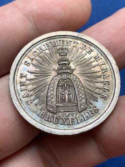 《竞宝斋》第406场 周日，周一，2场连拍 （全场包邮） 1820年布鲁塞维禧年银质奖章，图案精美少见。直径：31.8mm、重：13.6g