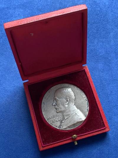 《竞宝斋》第406场 周日，周一，2场连拍 （全场包邮） 法国军事奖章福煦元帅银章 57.5克 49.2mm 丰饶角2银 带原盒 自己对应