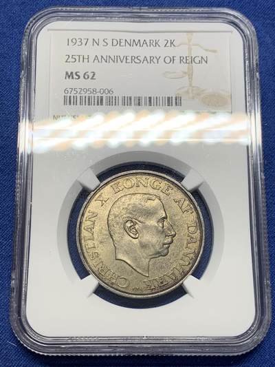 《竞宝斋》第406场 周日，周一，2场连拍 （全场包邮） NGC MS62 丹麦1937年登基25周年2克朗纪念币