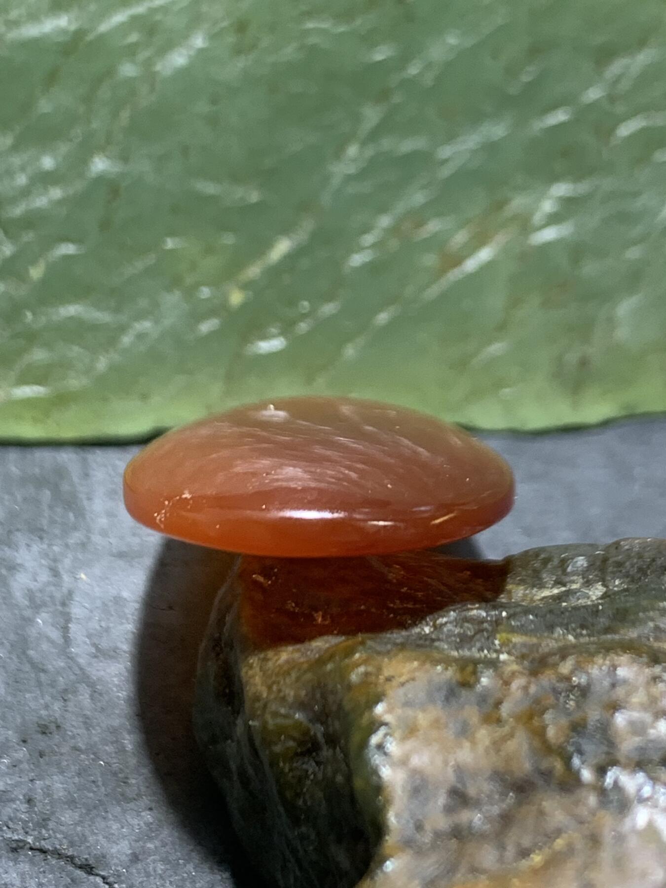 精美红玉髓吊坠一个