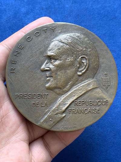 《竞宝斋》第406场 周日，周一，2场连拍 （全场包邮） 1953年法国总统雷内·科蒂纪念大铜章 179.7克 82.2mm 丰饶角铜标