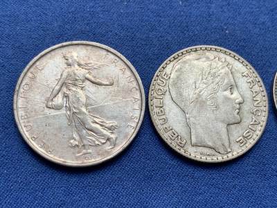 《竞宝斋》第406场 周日，周一，2场连拍 （全场包邮） 三枚一组 1964年法国5法郎银币+1933年10法郎银币+荷兰1955年一盾银币 总重约28.4克