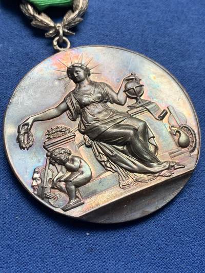 《竞宝斋》第406场 周日，周一，2场连拍 （全场包邮） 1914年法国国家鼓励善行协会纪念银章 银标 带原盒少见 字迹对应 总重约49.9克